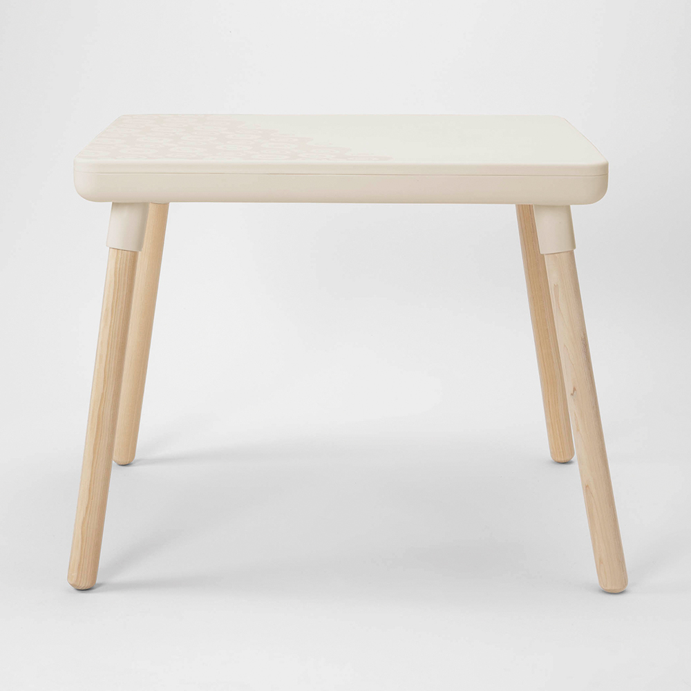 B spaces table online and chairs